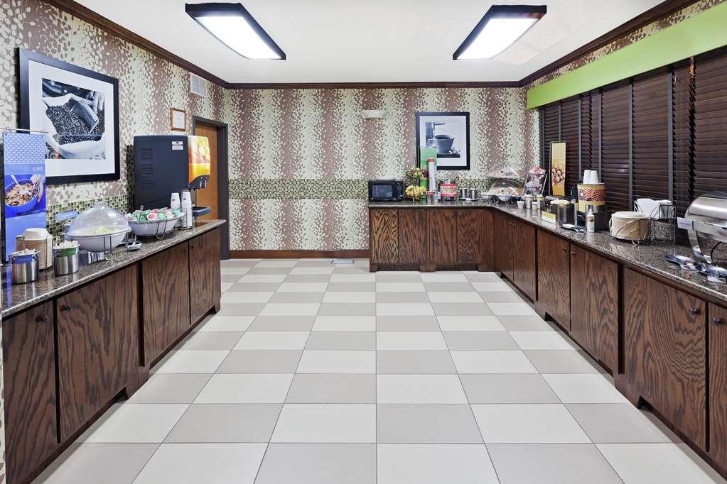 Hampton Inn Salina Restaurant photo