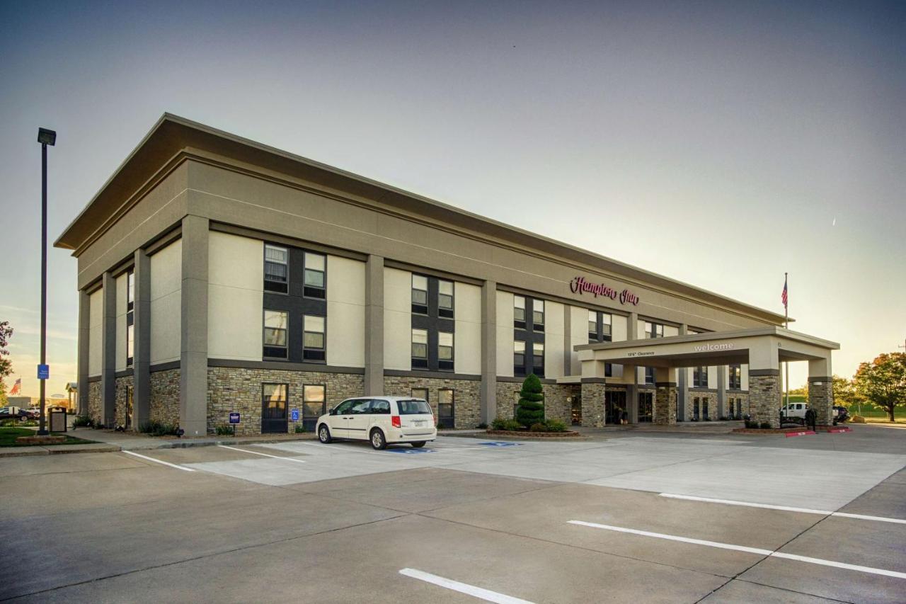 Hampton Inn Salina Exterior photo