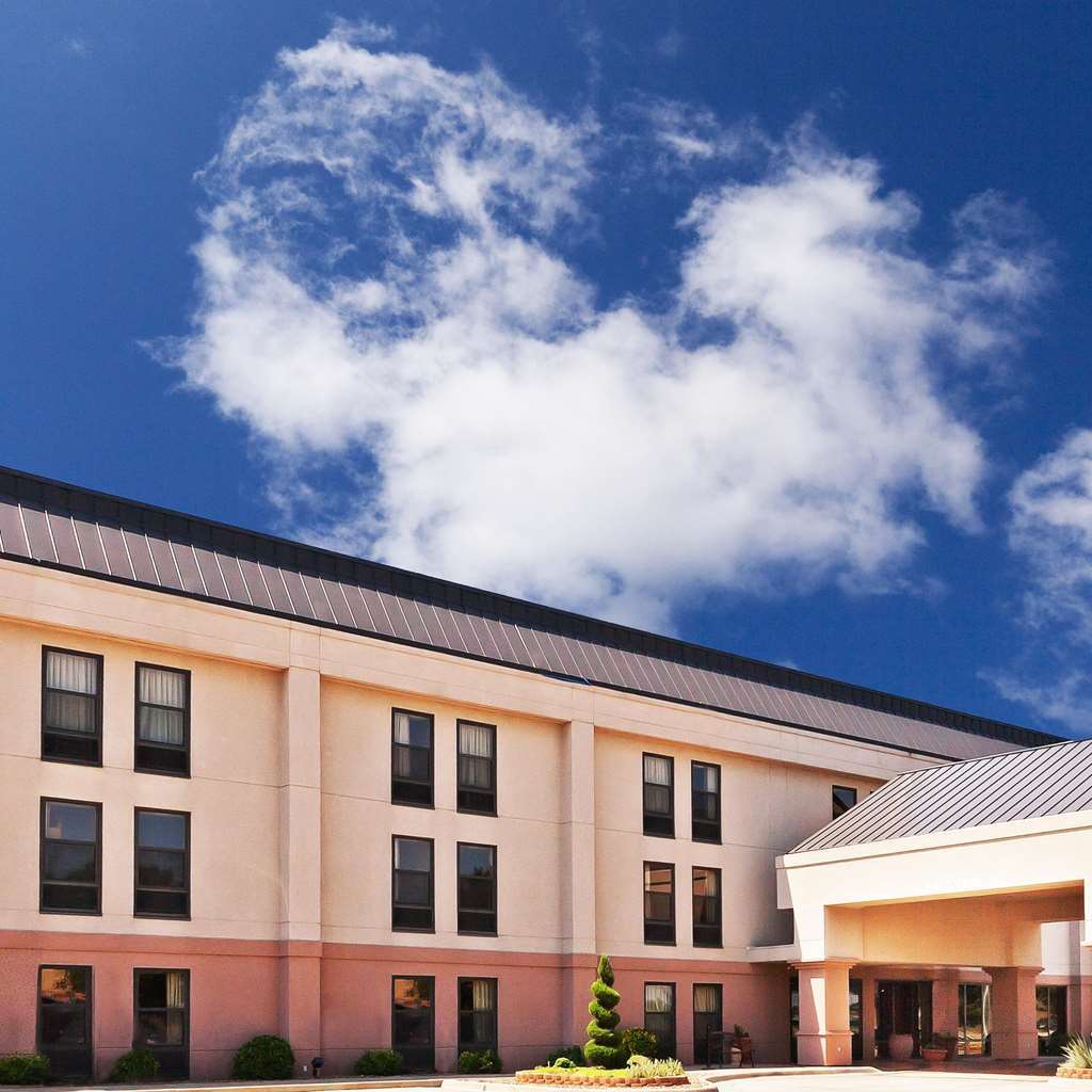 Hampton Inn Salina Exterior photo