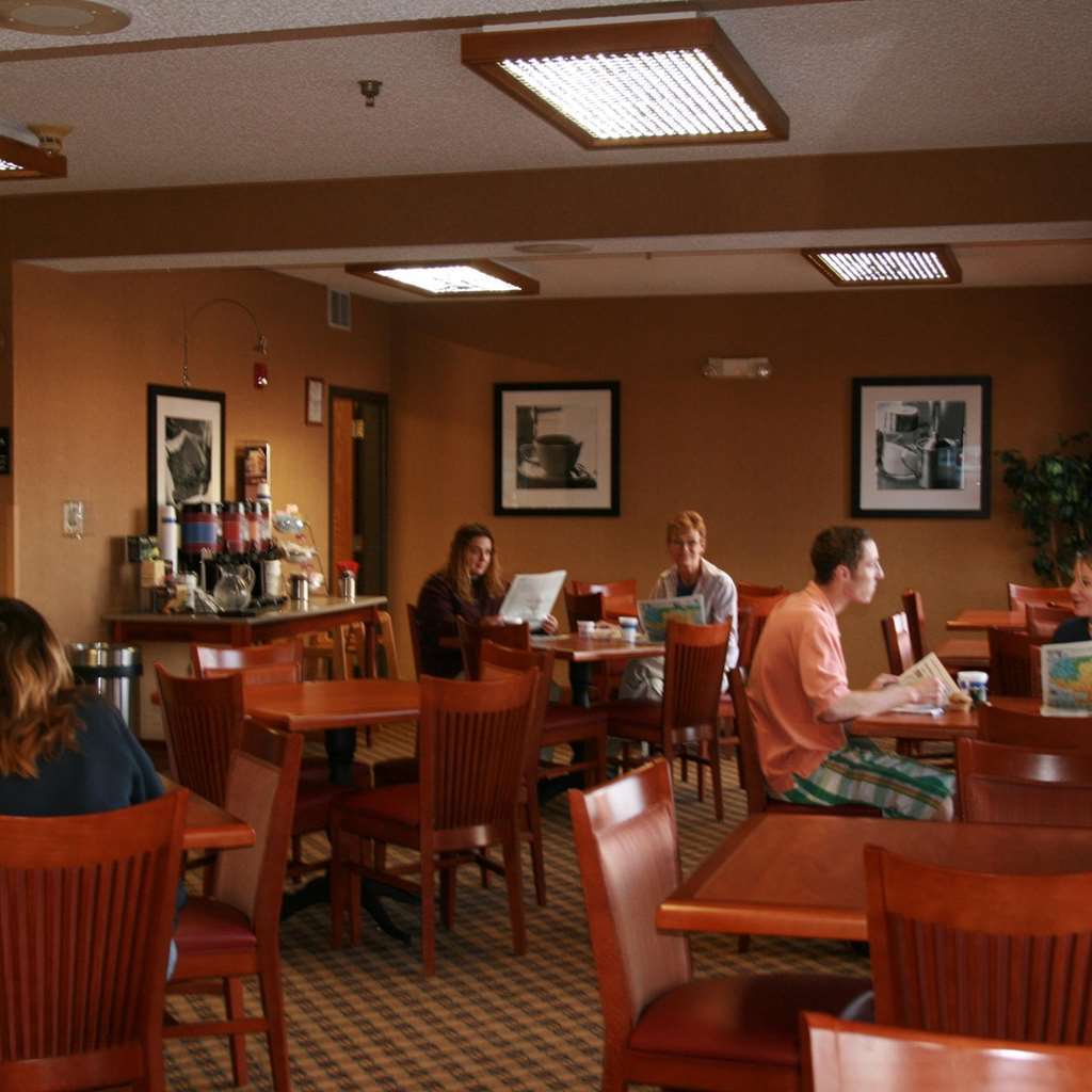 Hampton Inn Salina Restaurant photo
