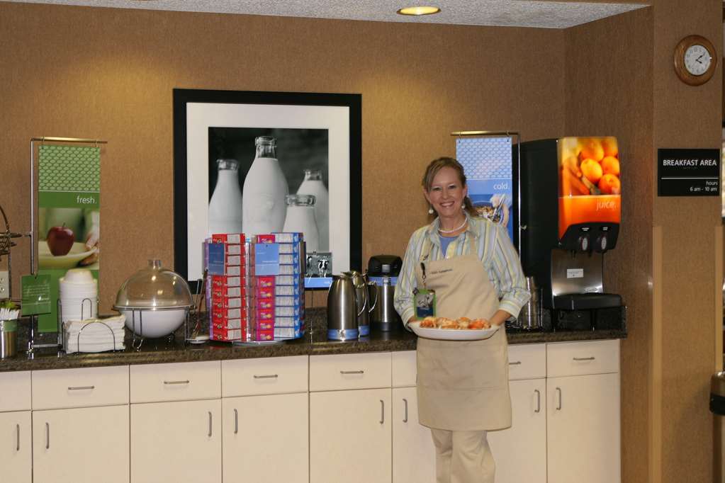 Hampton Inn Salina Restaurant photo